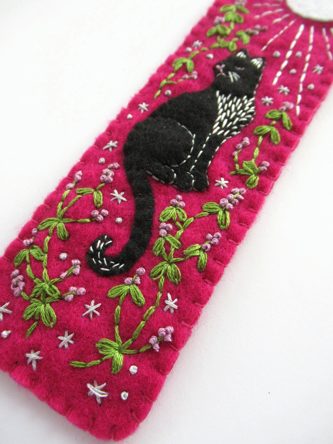 Hawthorn Handmade Black Cat Bookmark Felt Craft Kit for Beginners