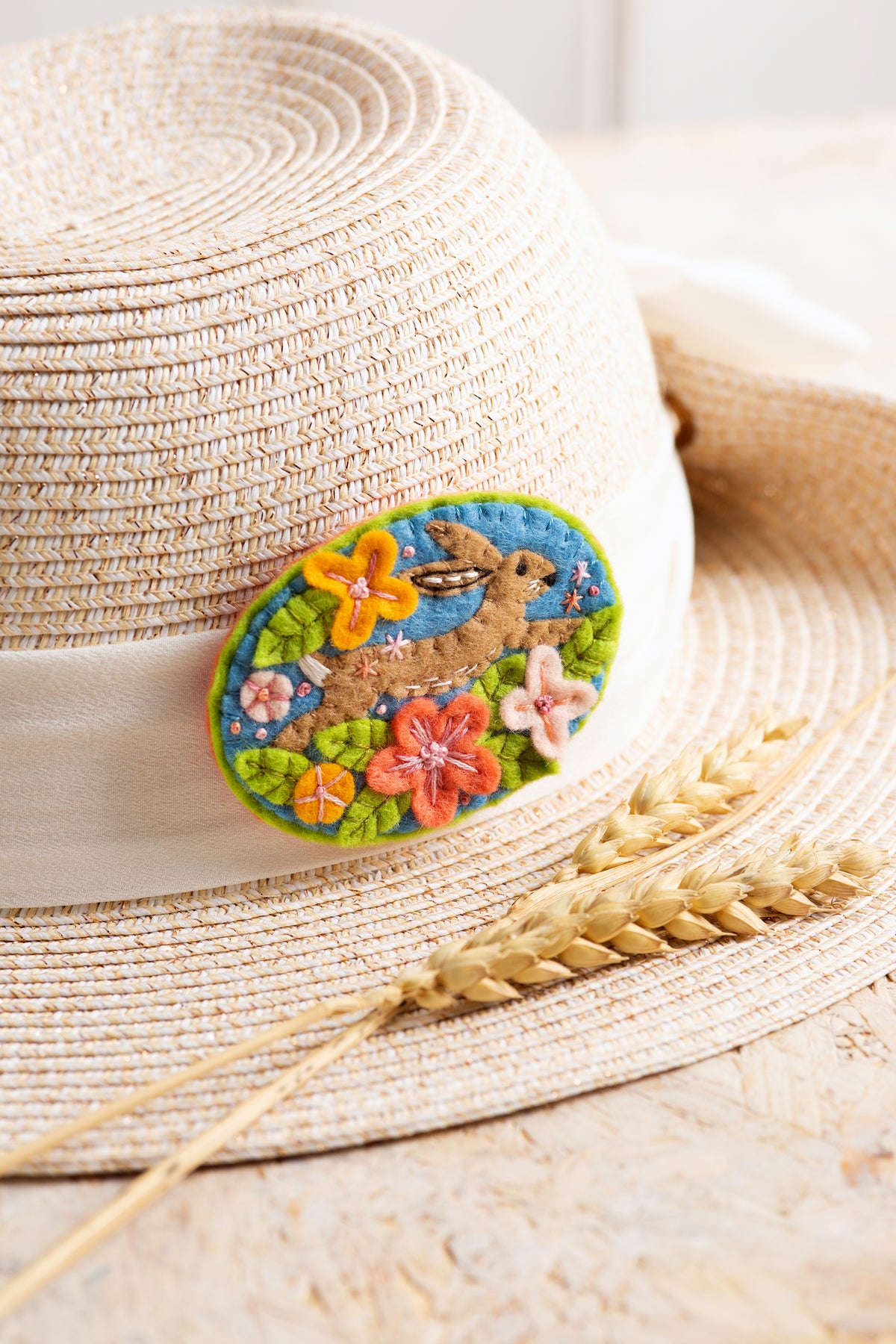 Hawthorn Handmade Hare Felt Craft Brooch Kit for Beginners