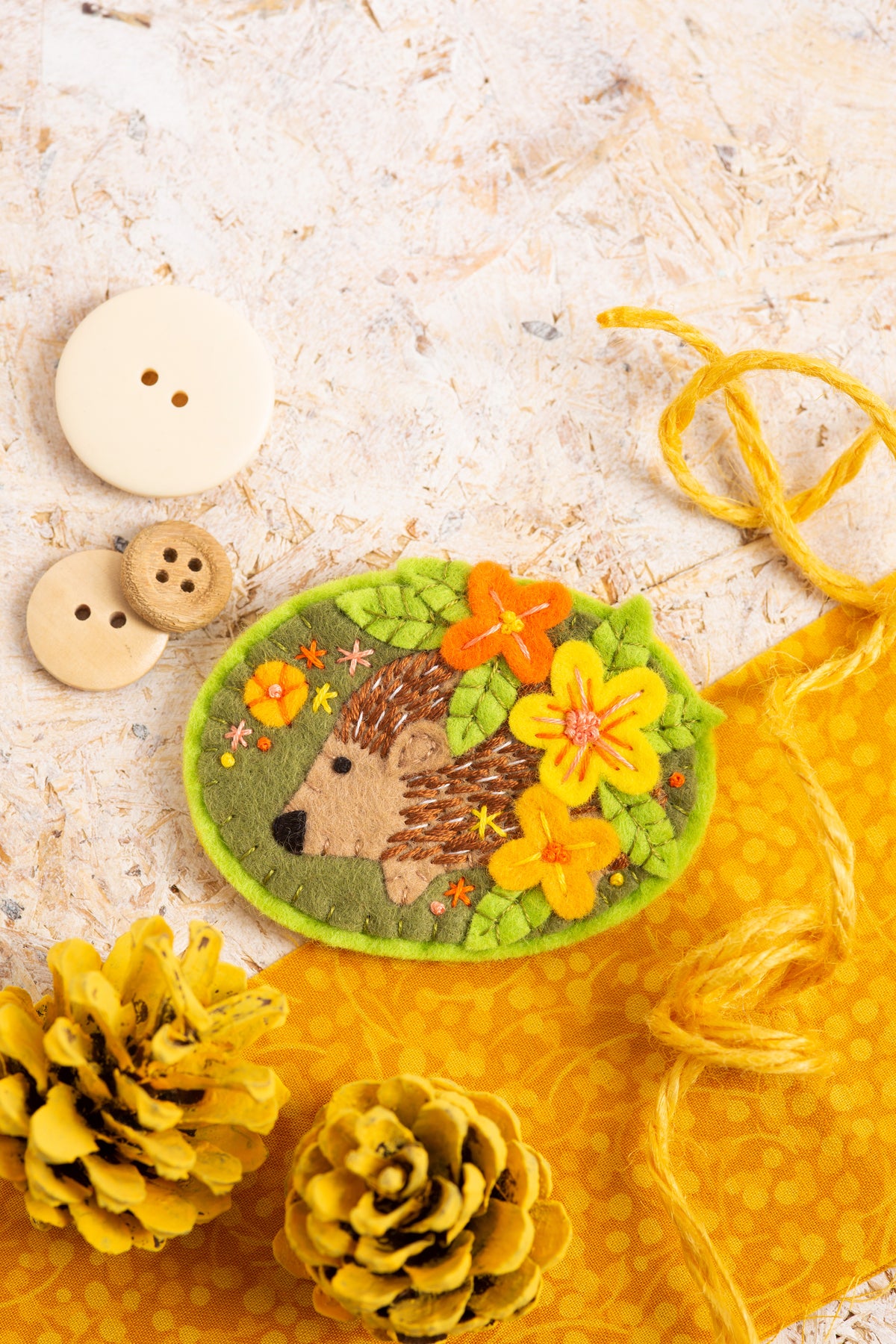 Hawthorn Handmade Hedgehog Felt Craft Brooch Kit for Beginners