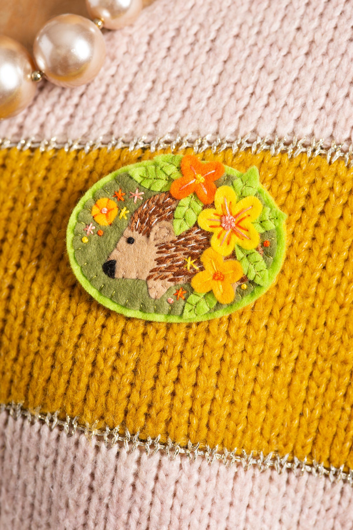 Hawthorn Handmade Hedgehog Felt Craft Brooch Kit for Beginners