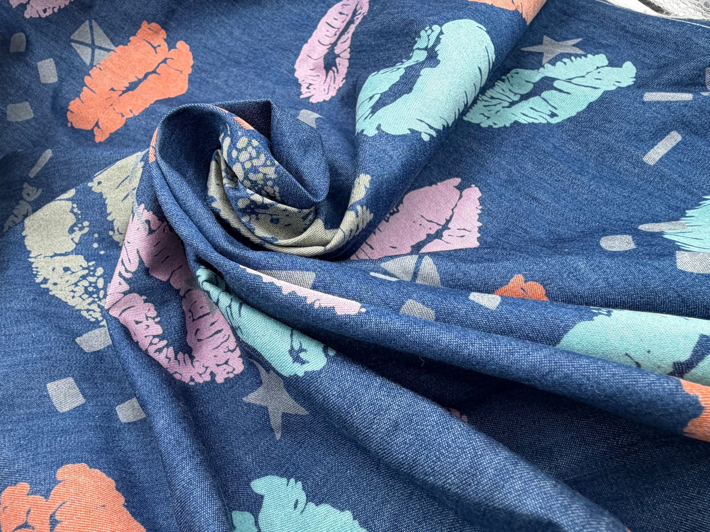 Lips Lacquered Chambray 100% Cotton