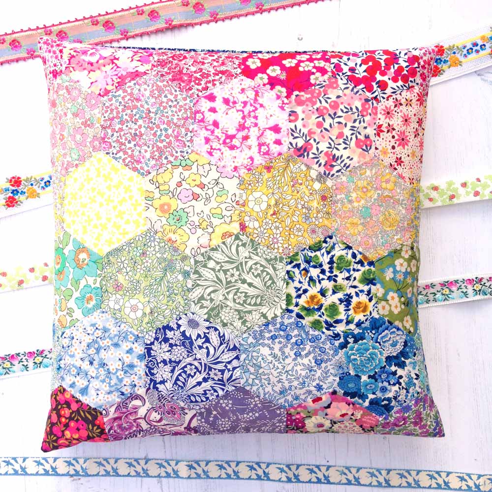 Alice Caroline Liberty Tana Lawn® Hexagon Cushion Kit – English Paper Piecing