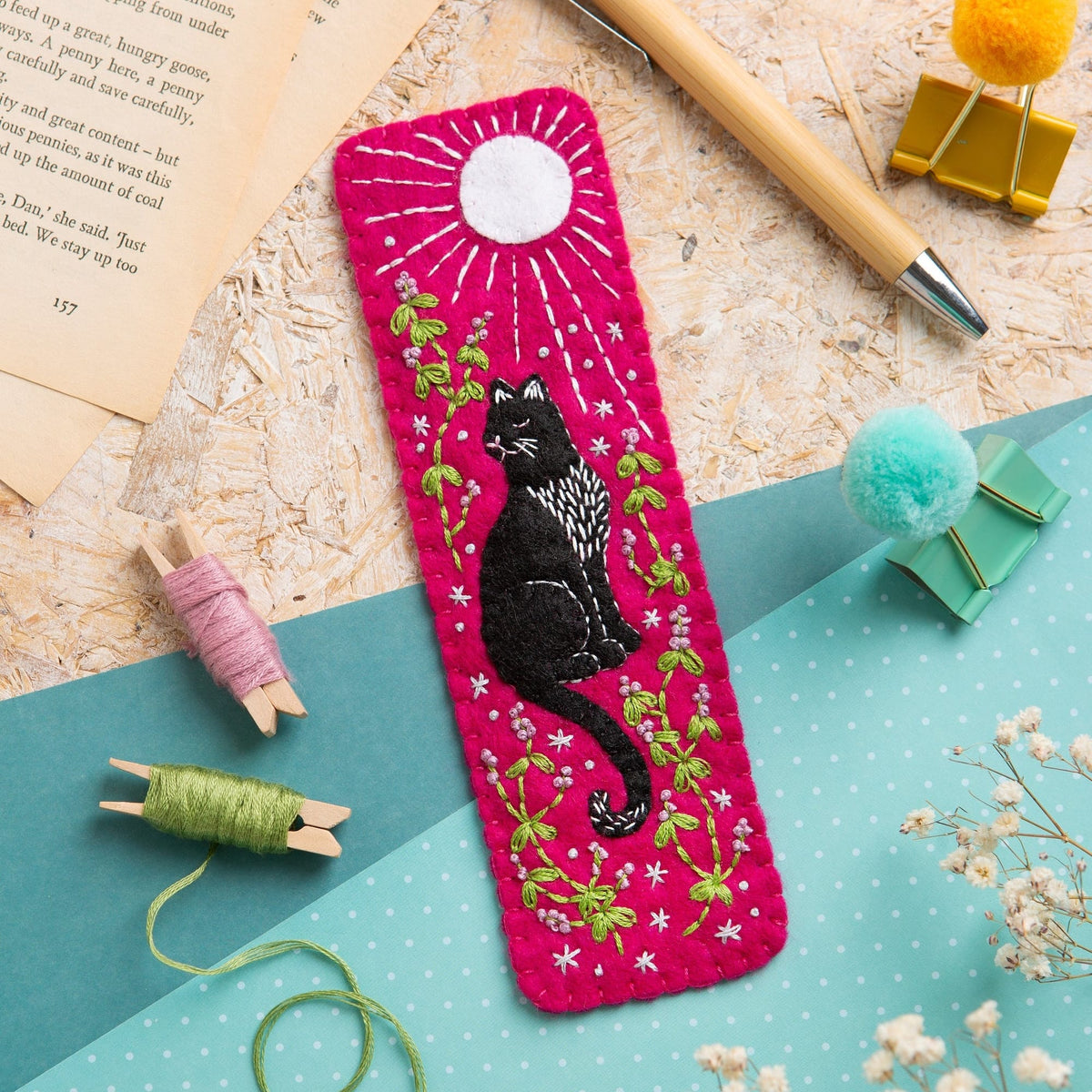 Hawthorn Handmade Black Cat Bookmark Felt Craft Kit for Beginners
