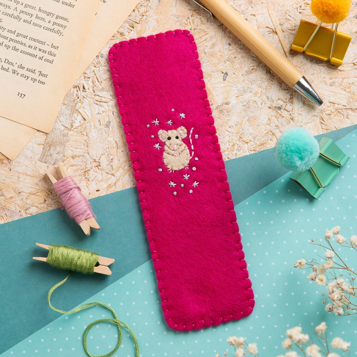 Hawthorn Handmade Black Cat Bookmark Felt Craft Kit for Beginners
