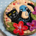 Hawthorn Handmade Black Cat Felt Craft Brooch Kit for Beginners
