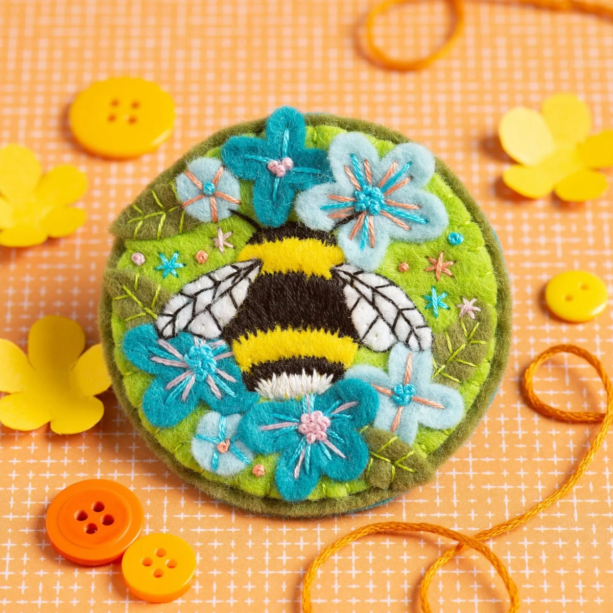 Hawthorn Handmade Bumblebee Felt Craft Brooch Kit for Beginners